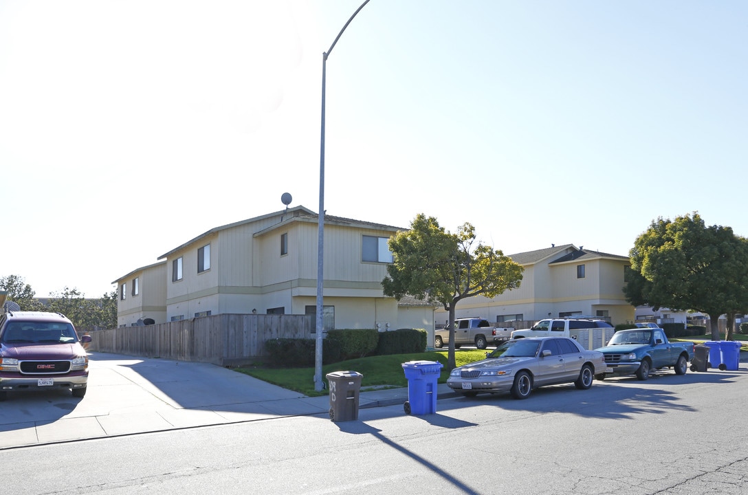 511-517 Chardonnay Dr in Gonzales, CA - Building Photo