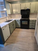 5210 Village Way, Unit 1 in Nashville, TN - Foto de edificio - Building Photo