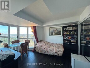 8 Park Rd in Toronto, ON - Building Photo - Building Photo