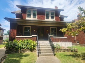 831 Eastern Pkwy in Louisville, KY - Building Photo