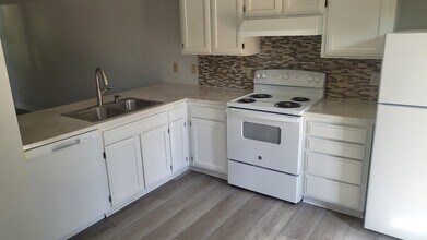 43 Blue Water Dr, Unit 2 in Holiday Island, AR - Foto de edificio - Building Photo