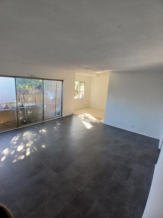 4106 Rosewood Ave in Los Angeles, CA - Building Photo