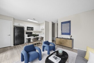 The Lynx Townhomes and Apartments in San Marcos, TX - Foto de edificio - Building Photo
