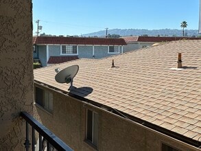 1511 257th St, Unit 4 in Los Angeles, CA - Foto de edificio - Building Photo