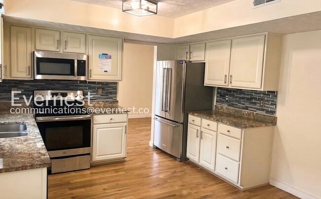 2566 Edencreek Ln in Columbus, OH - Building Photo - Building Photo