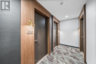 6 Greenbriar Rd in Toronto, ON - Building Photo - Building Photo