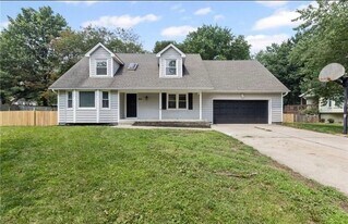 602 SE Brentwood Dr in Lee's Summit, MO - Building Photo