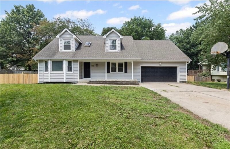 602 SE Brentwood Dr in Lee's Summit, MO - Building Photo