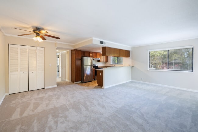 Sycamore Green Apartments in Concord, CA - Building Photo - Interior Photo