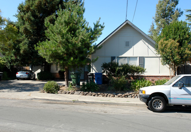 3947 Princeton Dr in Santa Rosa, CA - Building Photo - Building Photo