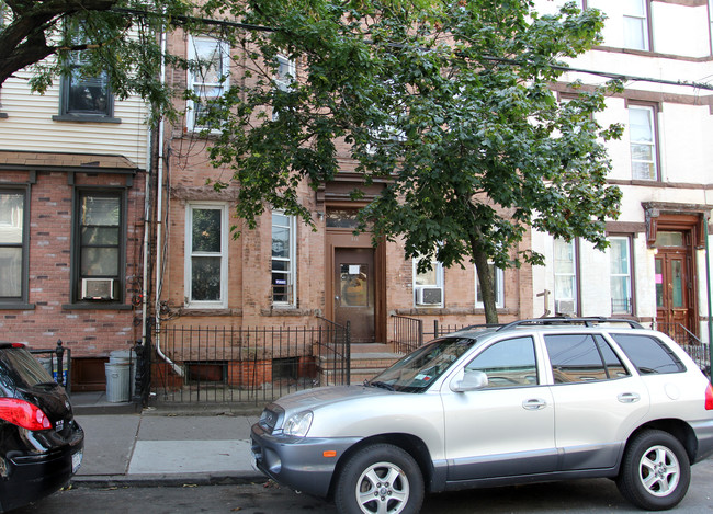 316 Menahan St in Brooklyn, NY - Building Photo - Building Photo