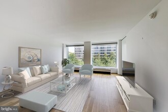 1101 3rd St SW in Washington, DC - Building Photo - Building Photo
