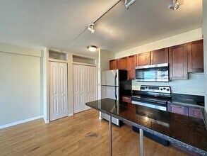 4180 N Marine Dr, Unit 0101 in Chicago, IL - Foto de edificio - Building Photo