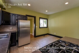 227 Valley Ave NW in Grand Rapids, MI - Building Photo - Building Photo