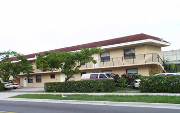 661-701 W 81st St in Hialeah, FL - Building Photo - Building Photo