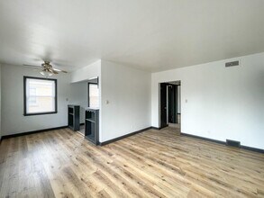 6910 W Center St in Milwaukee, WI - Building Photo - Building Photo