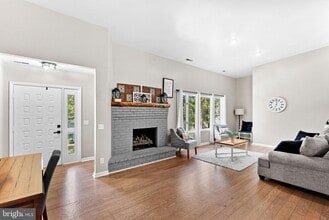 862 Carrier Dr in Strasburg, VA - Building Photo - Building Photo