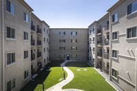 Swansea Park Senior Apartments II in Los Angeles, CA - Foto de edificio - Building Photo