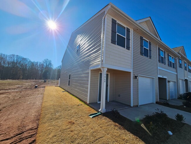 1906 Prosperity Dr in Newton, NC - Building Photo - Building Photo