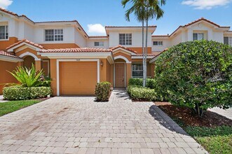 7409 Sarentino Ln, Unit 215 in Boynton Beach, FL - Foto de edificio - Building Photo