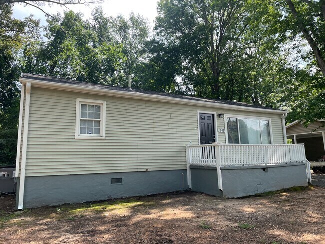 1343 Wentworth Rd in Winston-Salem, NC - Building Photo - Building Photo