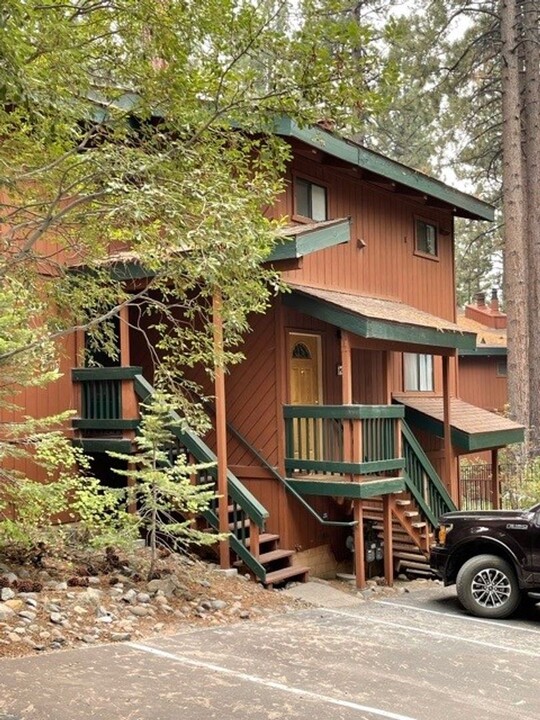 1474 Keller Rd in South Lake Tahoe, CA - Building Photo