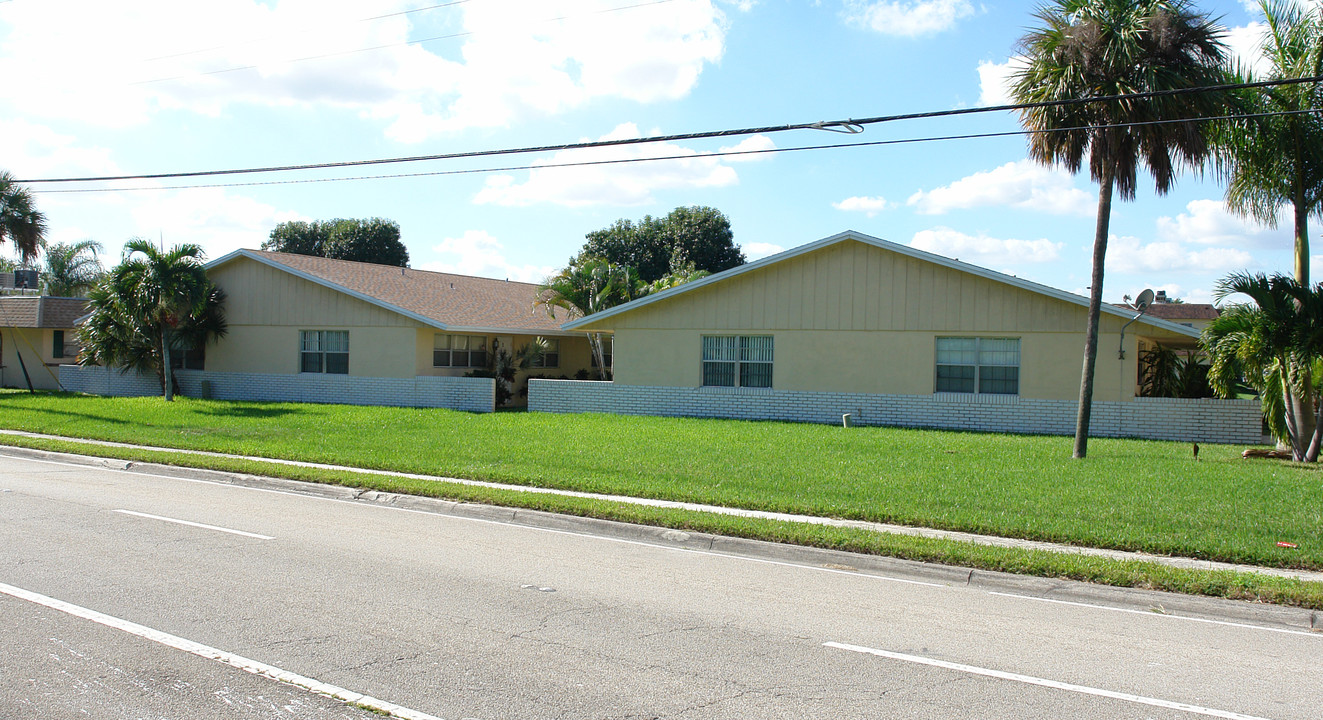 431 Banks Rd in Pompano Beach, FL - Foto de edificio