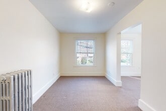 34 Crescent 1 Crescent in Waltham, MA - Building Photo - Building Photo