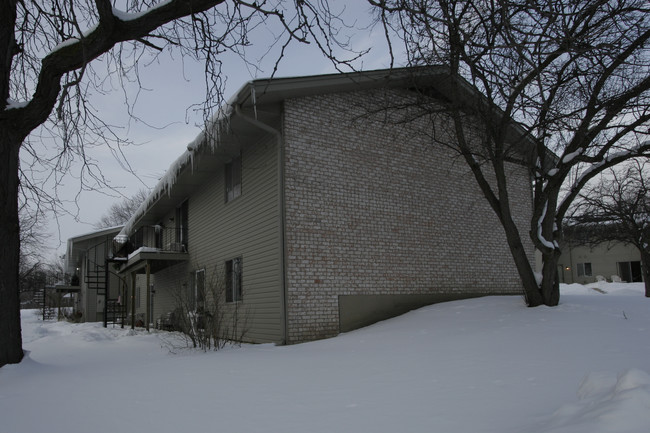 1324 S 14th St in St. Charles, IL - Foto de edificio - Building Photo