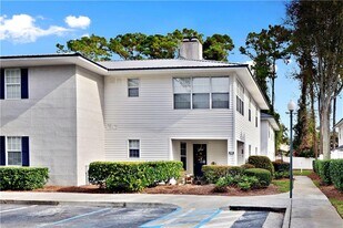 907 S Island Square Dr in St. Simons Island, GA - Building Photo