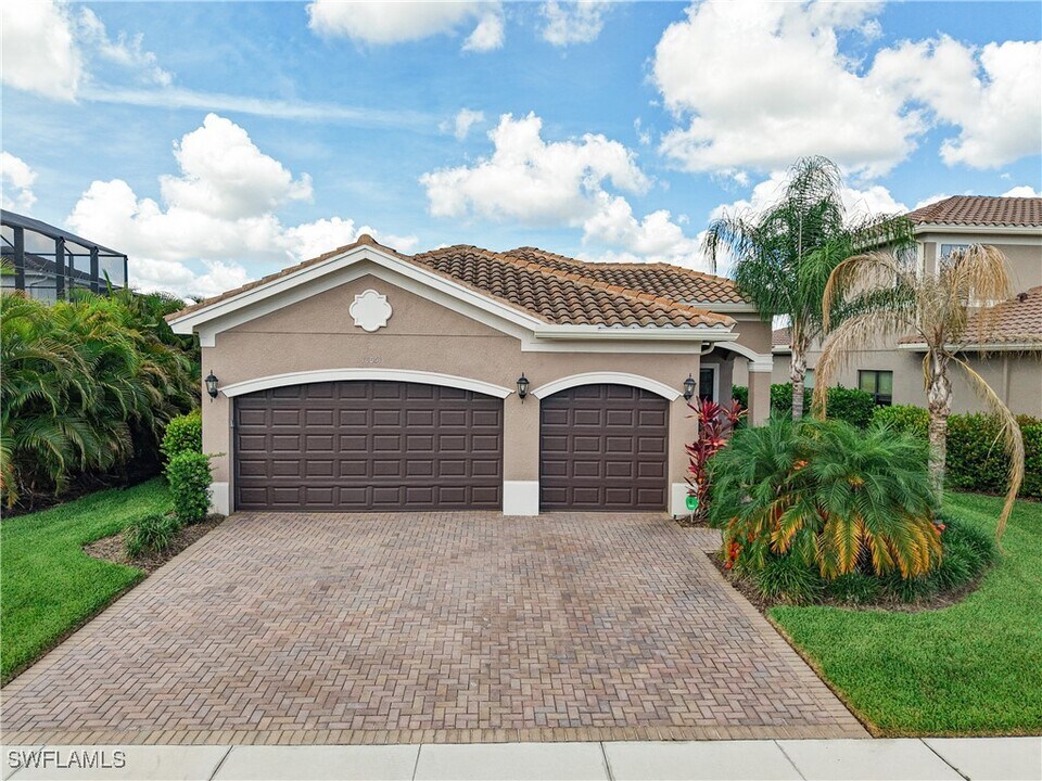 10051 Spice Bush Ln in Ft. Myers, FL - Building Photo