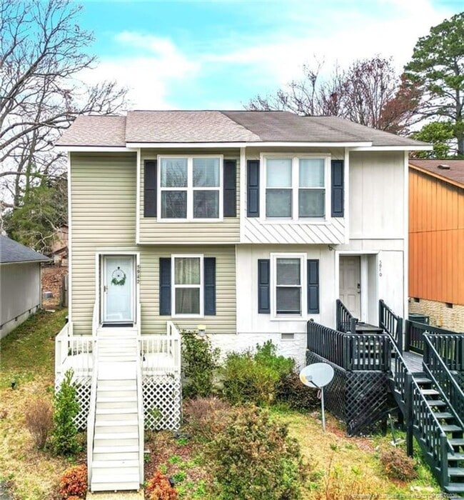 property at 5942 Laguna Dr