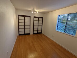 14321 124th Ave NE, Unit A3 in Kirkland, WA - Building Photo - Building Photo
