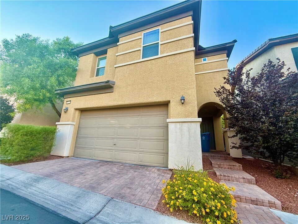 10228 Yarmouth Sea Ct in Las Vegas, NV - Building Photo