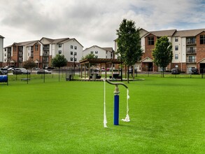 Orchard Park Apartments in Springfield, MO - Building Photo - Building Photo