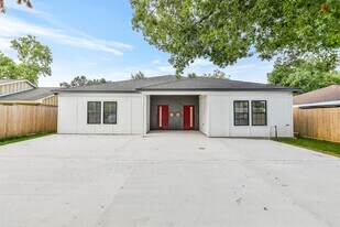 6103 Cavalier St in Houston, TX - Building Photo