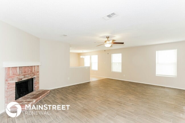 805 Encino Dr in Arlington, TX - Foto de edificio - Building Photo