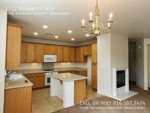 1712 Mammoth Way in Sacramento, CA - Building Photo - Building Photo