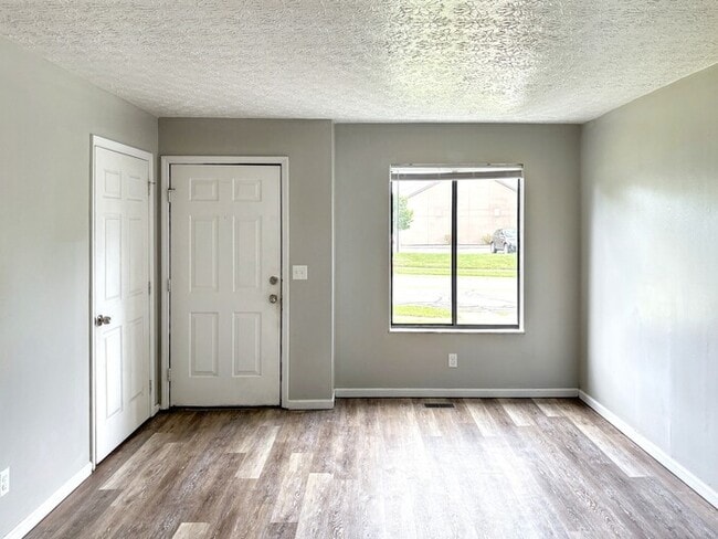 5760 Ponderosa Dr in Columbus, OH - Foto de edificio - Building Photo