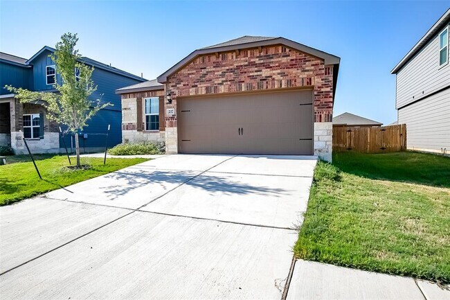 217 Capital Hl Vw in Liberty Hill, TX - Building Photo - Building Photo