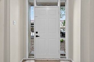 2100 Tanglewilde St in Houston, TX - Foto de edificio - Building Photo