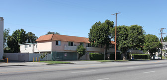 13850 Victory Blvd Apartments