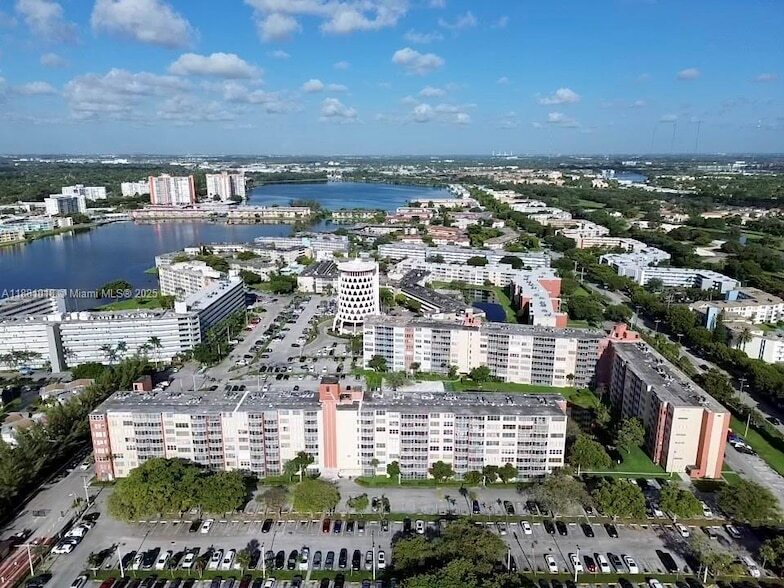 1770 NE 191st St, Unit 7171 in Miami, FL - Building Photo