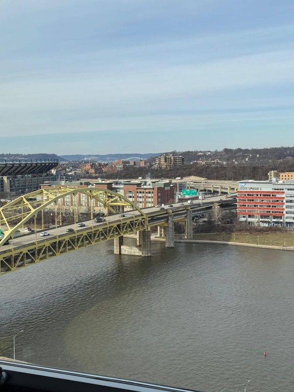 320 Fort Duquesne Blvd, Unit 19H- in Pittsburgh, PA - Foto de edificio - Building Photo