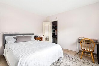 1824 Monroe St, Unit 10 in Hollywood, FL - Foto de edificio - Building Photo