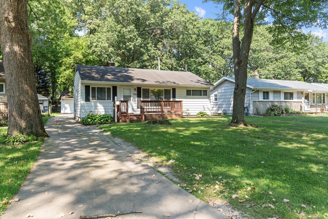 5323 Winona Dr in Toledo, OH - Building Photo