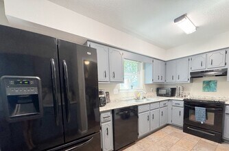 48 Cape Dr NW in Fort Walton Beach, FL - Foto de edificio - Building Photo