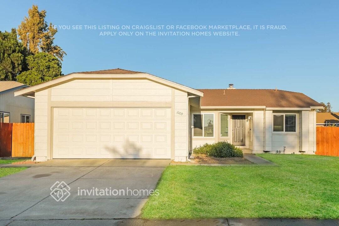 1009 Murre Way in Suisun City, CA - Building Photo