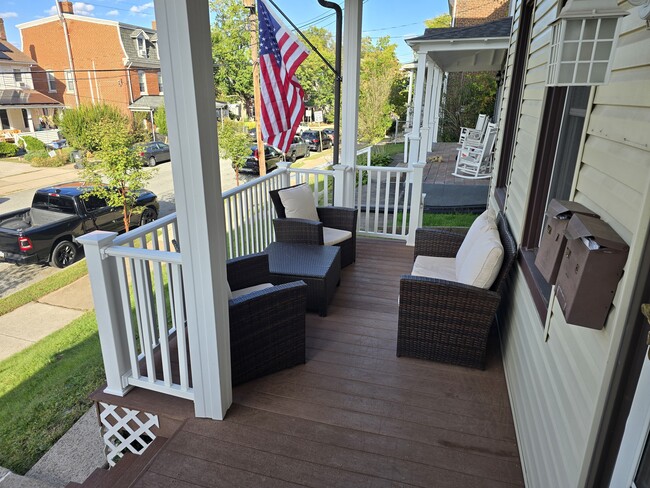 362 1st Ave, Unit 2 in Phoenixville, PA - Foto de edificio - Building Photo