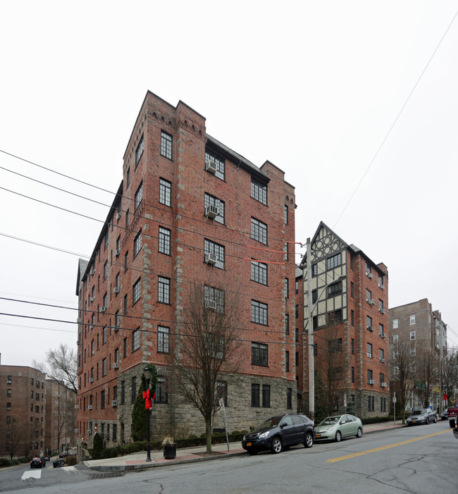 White Hall Apartments in Bronxville, NY - Building Photo - Building Photo